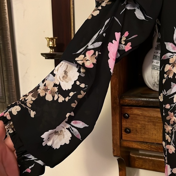 LIBERTY LOVE Black/Pink/Tan/White Floral V-Neck Sheer Top w/ Size Small, NWT. - Picture 5 of 7